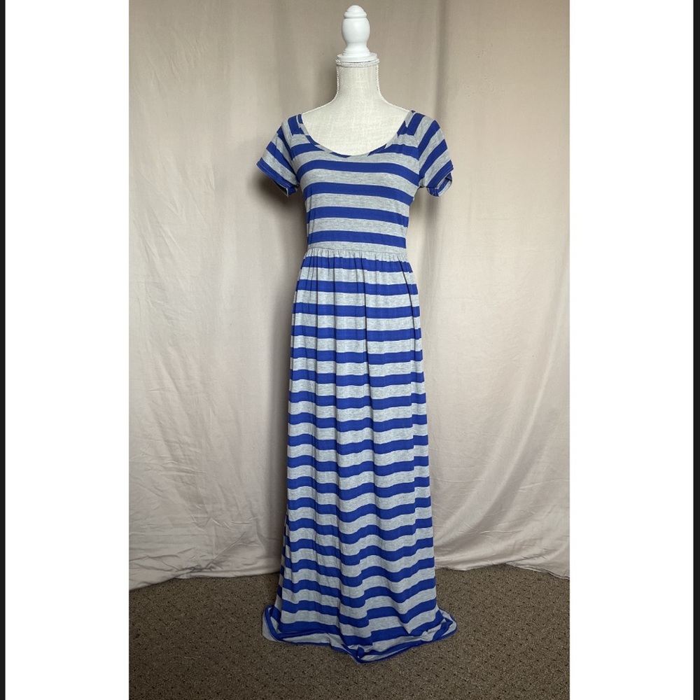 Short Sleeve Maxi Dress - size M